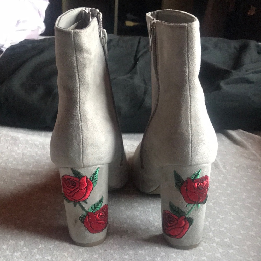 Light grey faux suede booties NEW